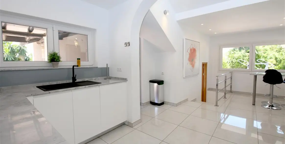 Short-term rent of detached villa in Estepona 5