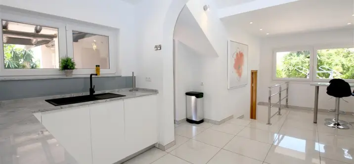 Short-term rent of detached villa in Estepona 4