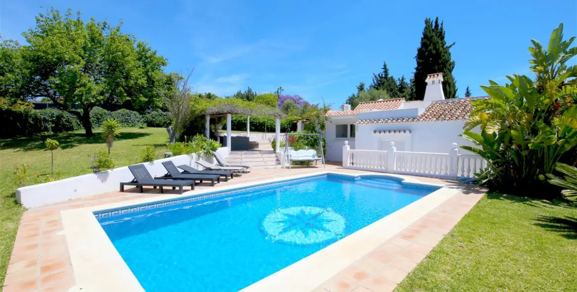 Short-term rent of detached villa in Estepona 7
