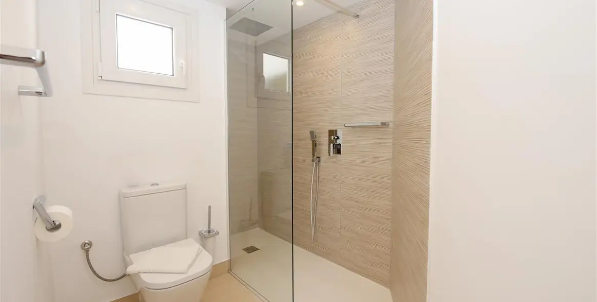 Short-term rent of detached villa in Estepona 11