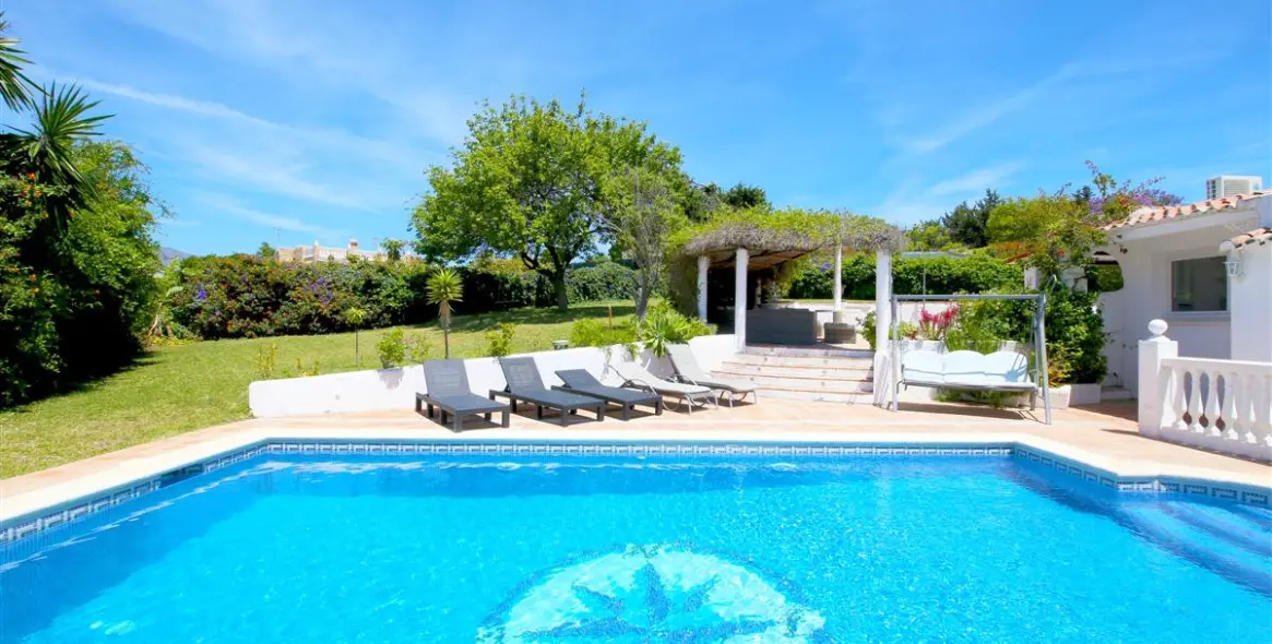 Short-term rent of detached villa in Estepona 13