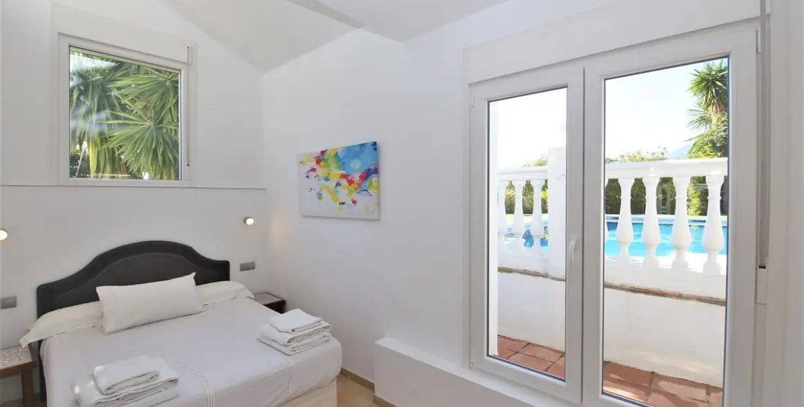 Short-term rent of detached villa in Estepona 14
