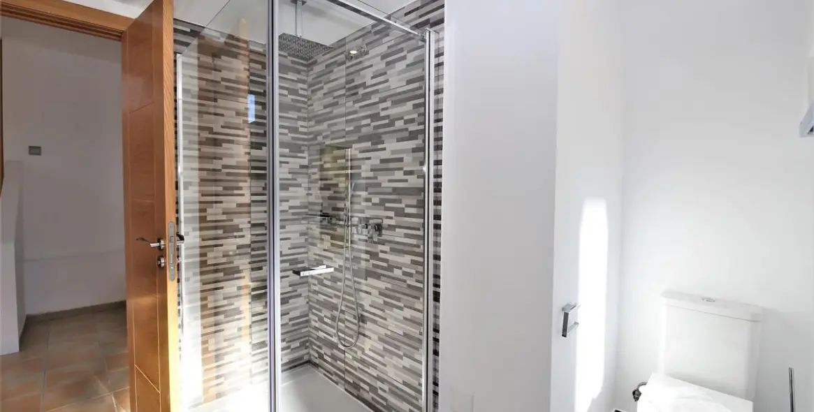 Short-term rent of detached villa in Estepona 15