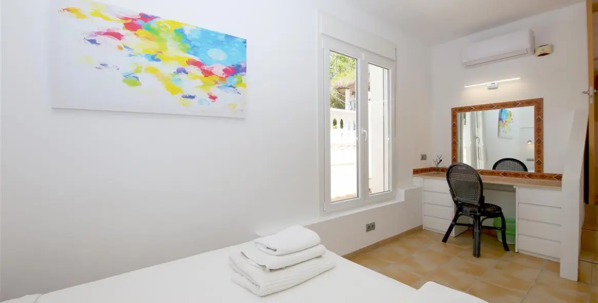 Short-term rent of detached villa in Estepona 16