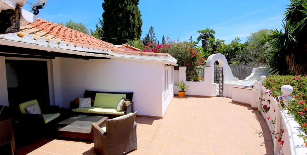 Short-term rent of detached villa in Estepona 19