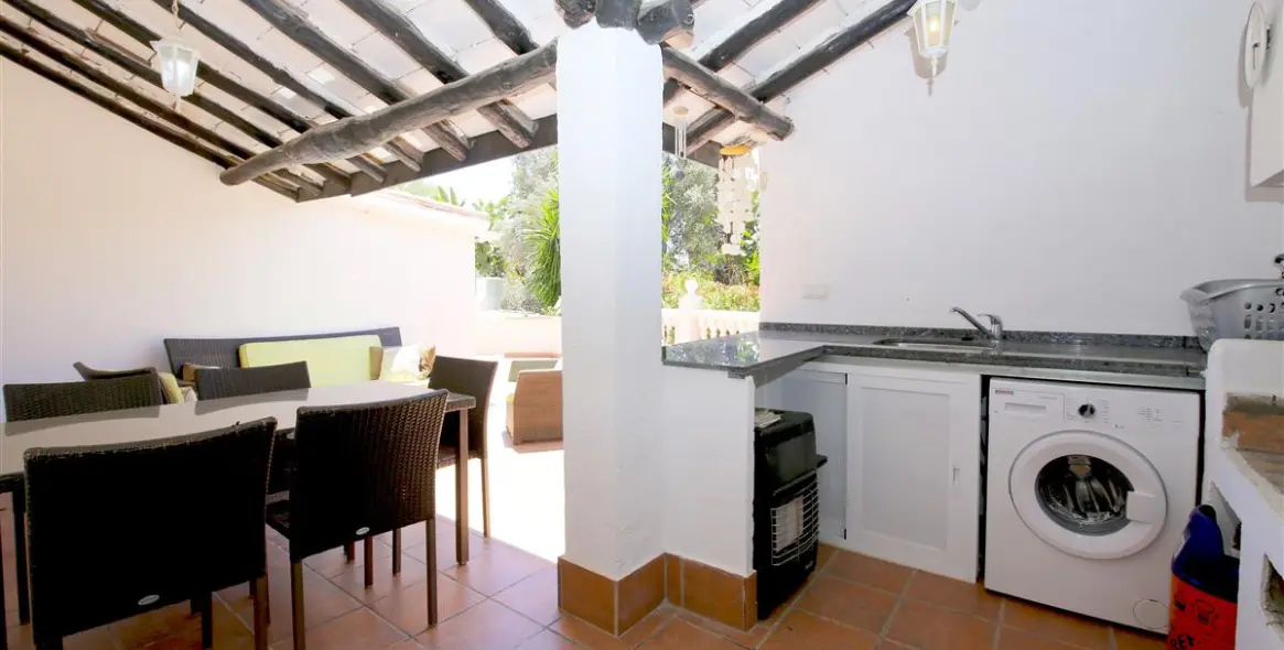 Short-term rent of detached villa in Estepona 20
