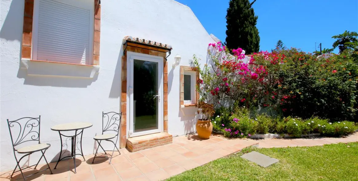 Short-term rent of detached villa in Estepona 21