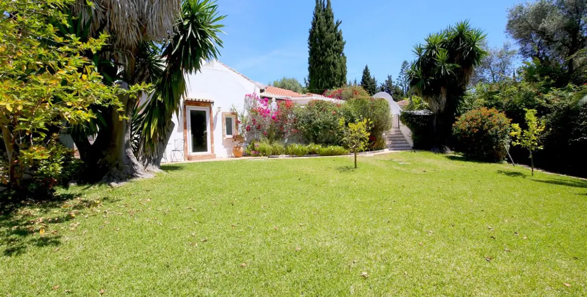 Short-term rent of detached villa in Estepona 22
