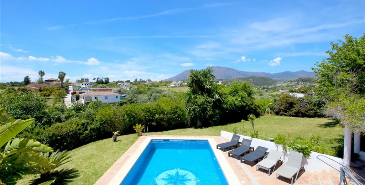 Short-term rent of detached villa in Estepona 23