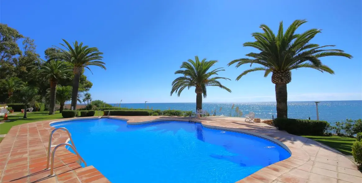 Short-term rent of semi-detached house in Estepona 1