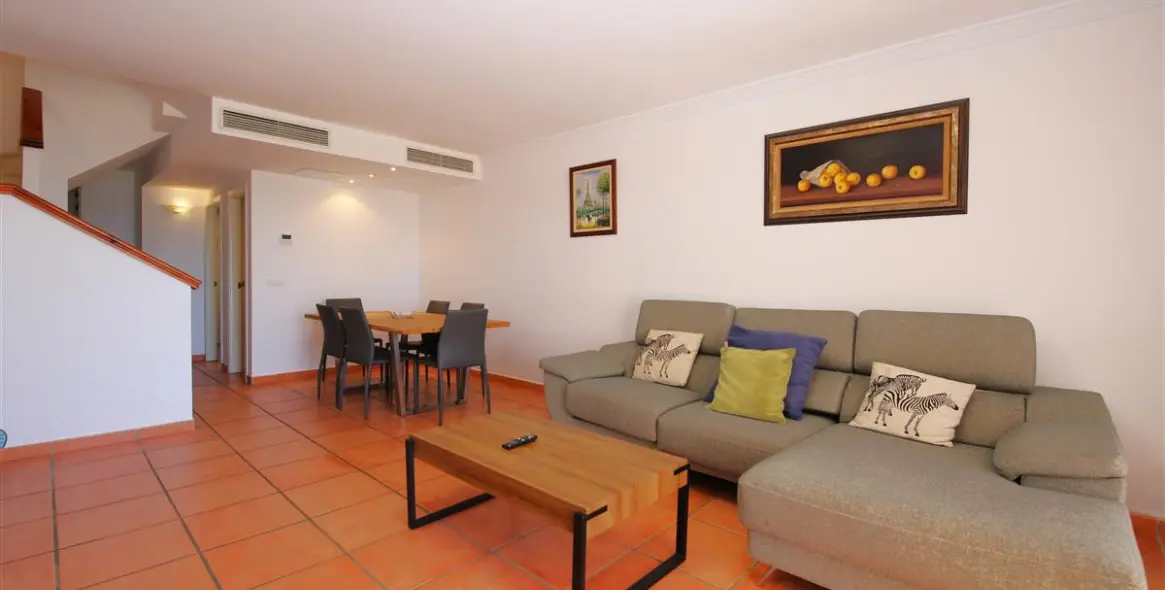 Short-term rent of semi-detached house in Estepona 4