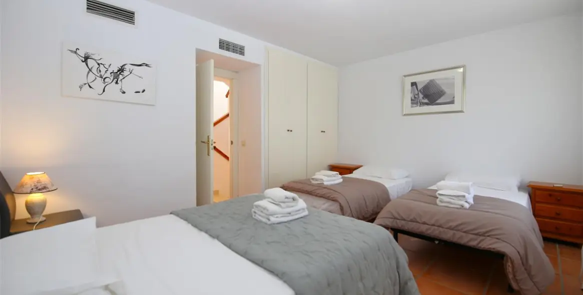 Short-term rent of semi-detached house in Estepona 10