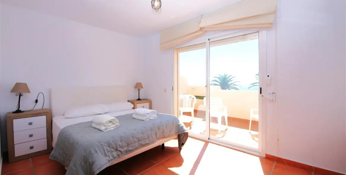 Short-term rent of semi-detached house in Estepona 12