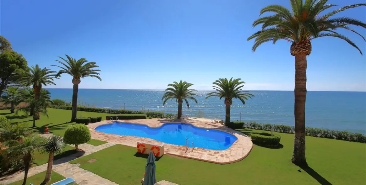 Short-term rent of semi-detached house in Estepona 16