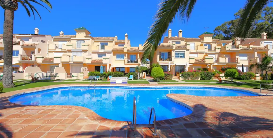Short-term rent of semi-detached house in Estepona 24