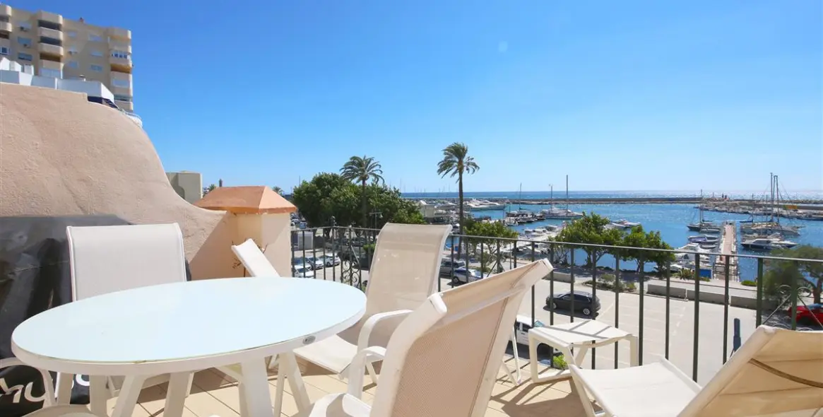 Alquiler a corto plazo de adosado en Estepona 1