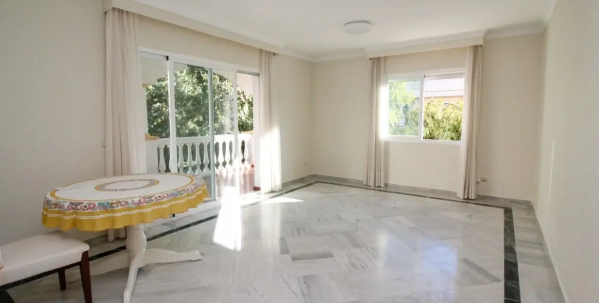 Long-term rent of middle floor apartment in Marbella (district The Golden Mile) 4