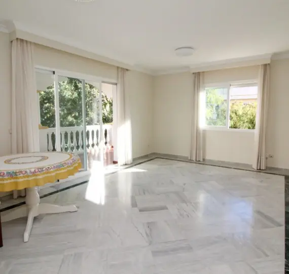 Middle floor apartment R5233771