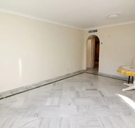 Middle floor apartment R5233771