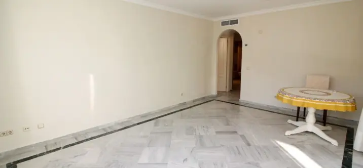 Middle floor apartment R5233771 4