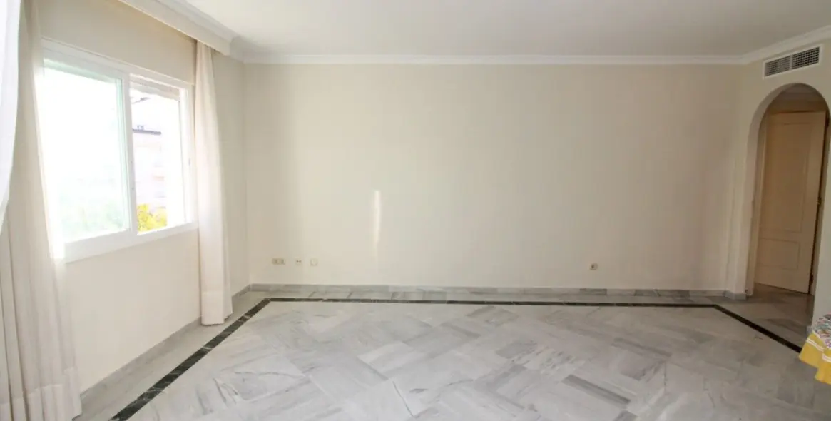 Long-term rent of middle floor apartment in Marbella (district The Golden Mile) 6