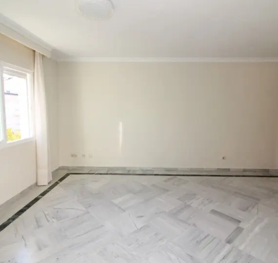 Middle floor apartment R5233771