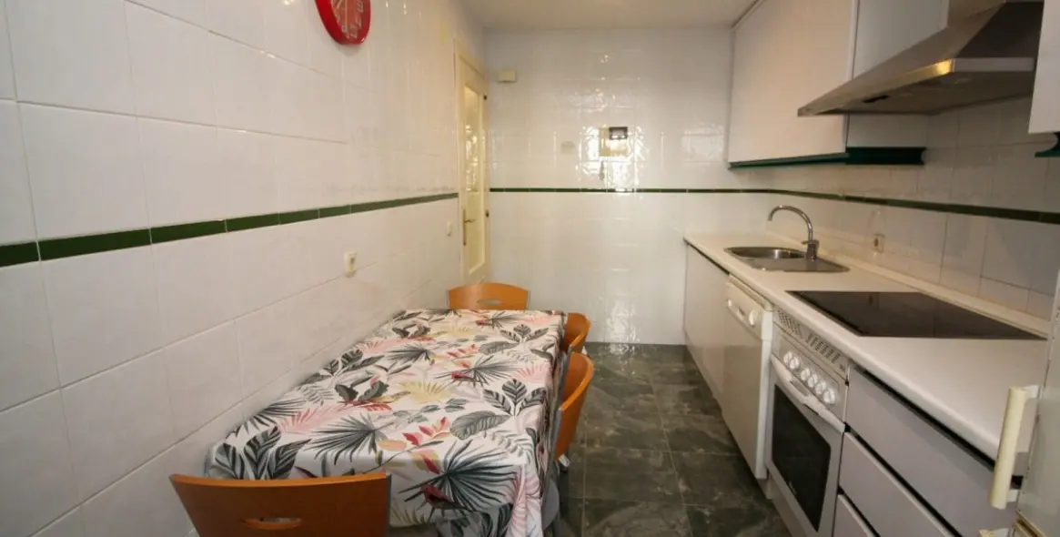 Long-term rent of middle floor apartment in Marbella (district The Golden Mile) 10