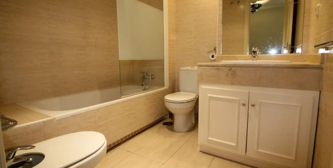 Long-term rent of middle floor apartment in The Golden Mile 16