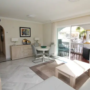 Venta de apartamento en planta media en The Golden Mile