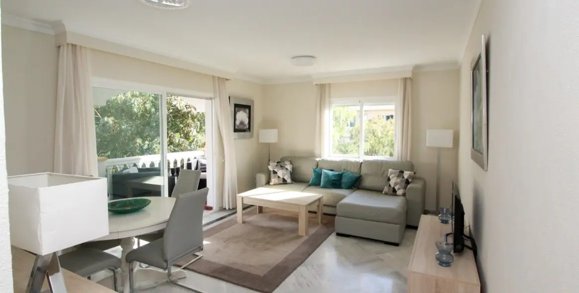 Venta de apartamento en planta media en The Golden Mile 5