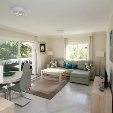 Venta de apartamento en planta media en The Golden Mile