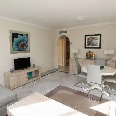 Venta de apartamento en planta media en The Golden Mile