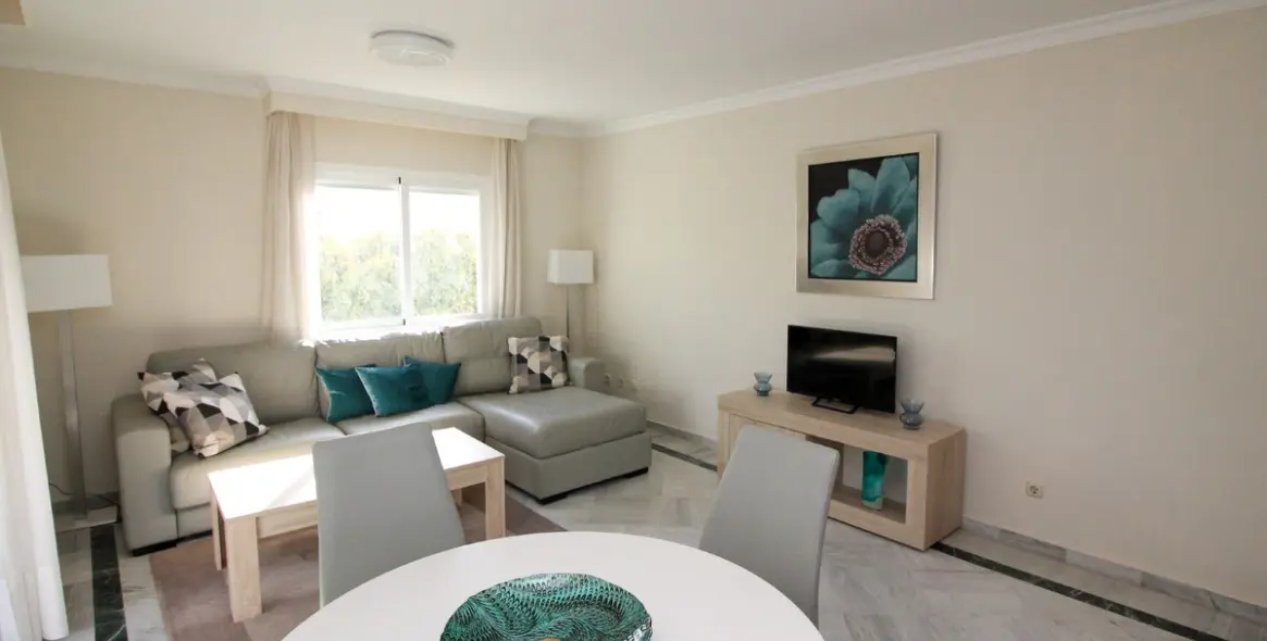 Venta de apartamento en planta media en The Golden Mile 7