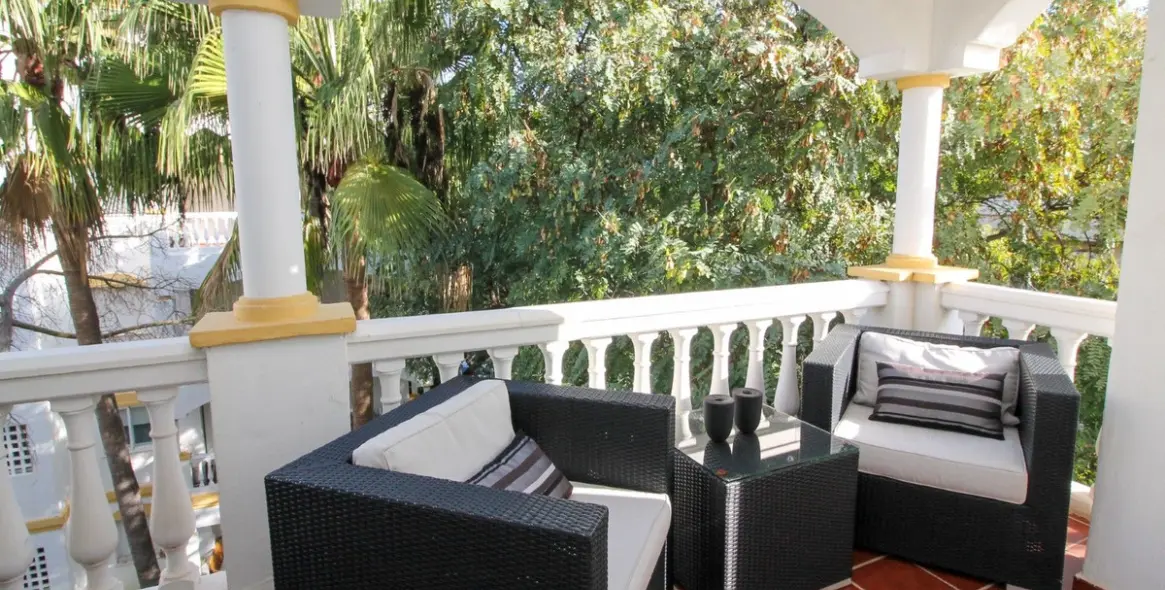 Venta de apartamento en planta media en The Golden Mile 9