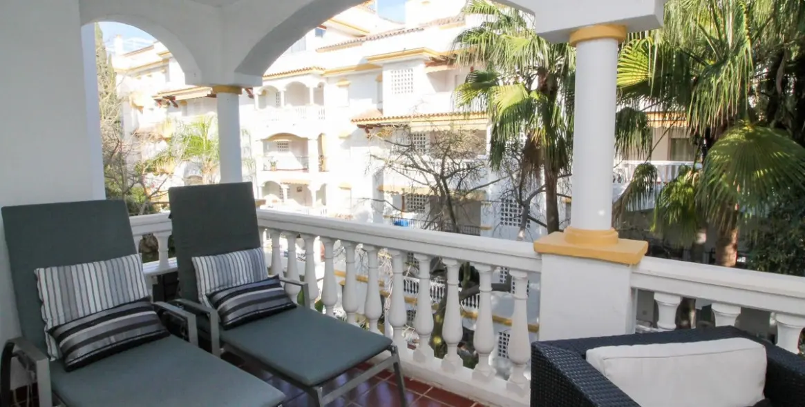 Venta de apartamento en planta media en The Golden Mile 11