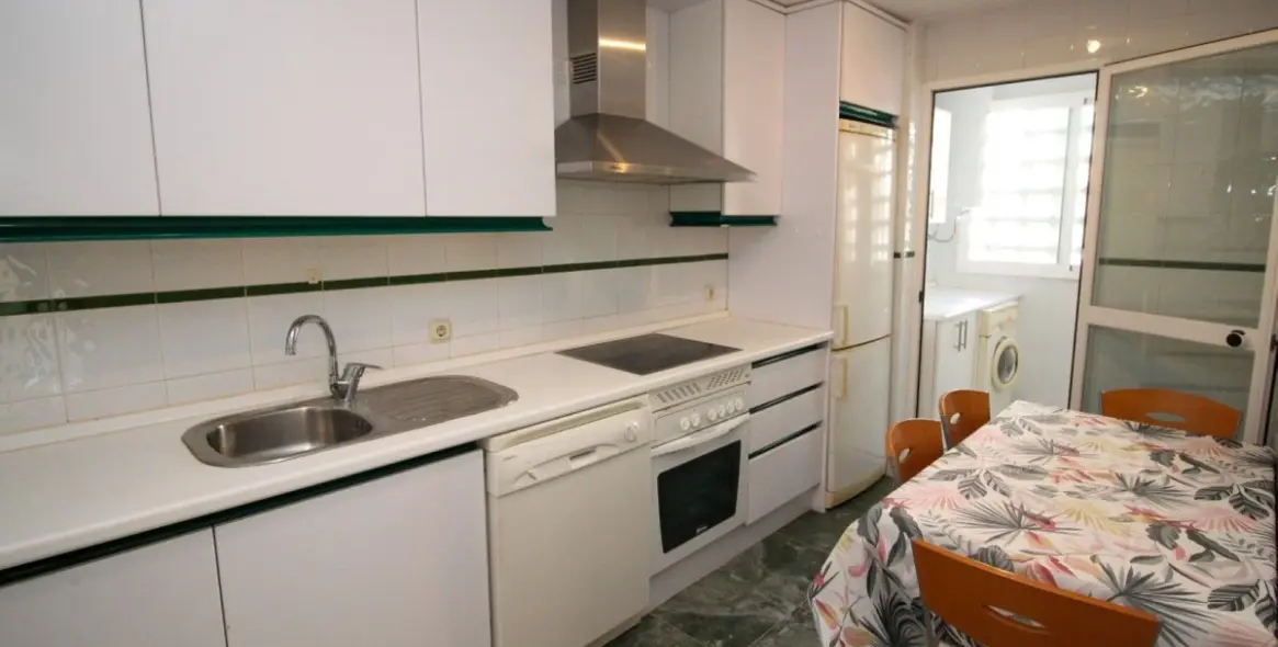 Venta de apartamento en planta media en The Golden Mile 12