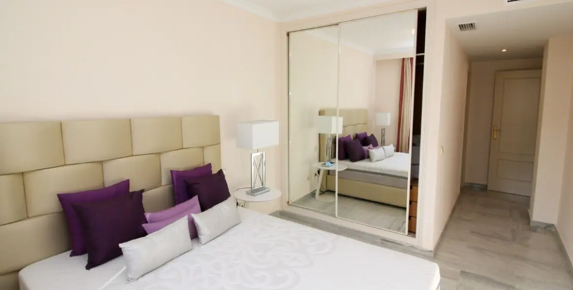 Venta de apartamento en planta media en The Golden Mile 15