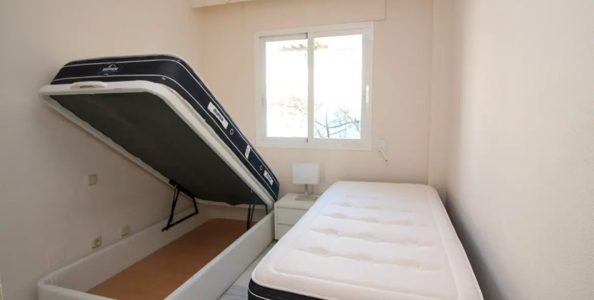 Venta de apartamento en planta media en The Golden Mile 21