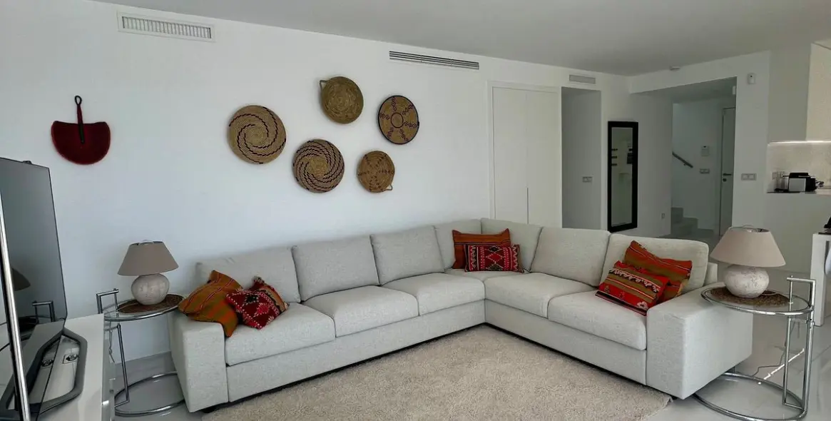 Short-term rent of penthouse duplex in Estepona 4