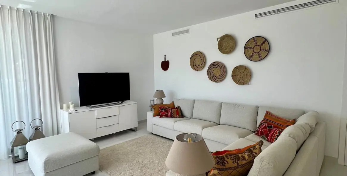 Short-term rent of penthouse duplex in Estepona 5