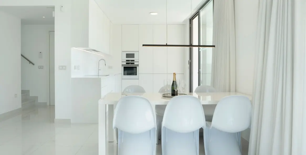 Short-term rent of penthouse duplex in Estepona 6