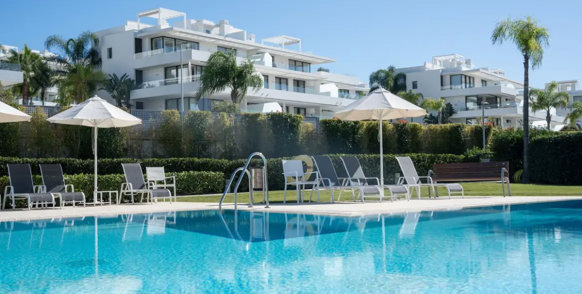 Краткосрочная аренда двухуровневого пентхауса в Estepona 1