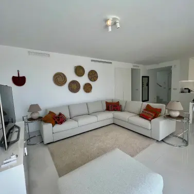 Краткосрочная аренда двухуровневого пентхауса в Estepona