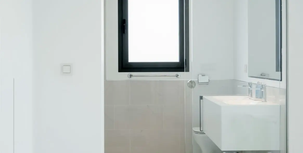 Краткосрочная аренда двухуровневого пентхауса в Estepona 17