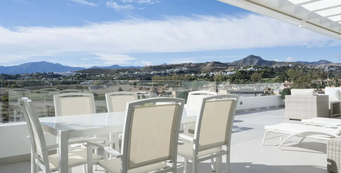 Краткосрочная аренда двухуровневого пентхауса в Estepona 21