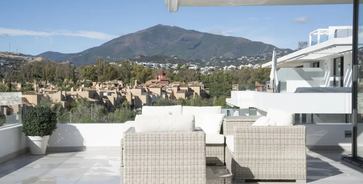 Краткосрочная аренда двухуровневого пентхауса в Estepona 22