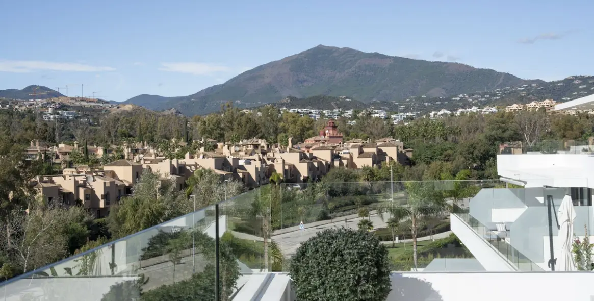 Краткосрочная аренда двухуровневого пентхауса в Estepona 25