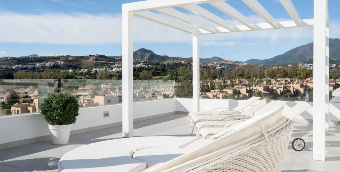 Краткосрочная аренда двухуровневого пентхауса в Estepona 26