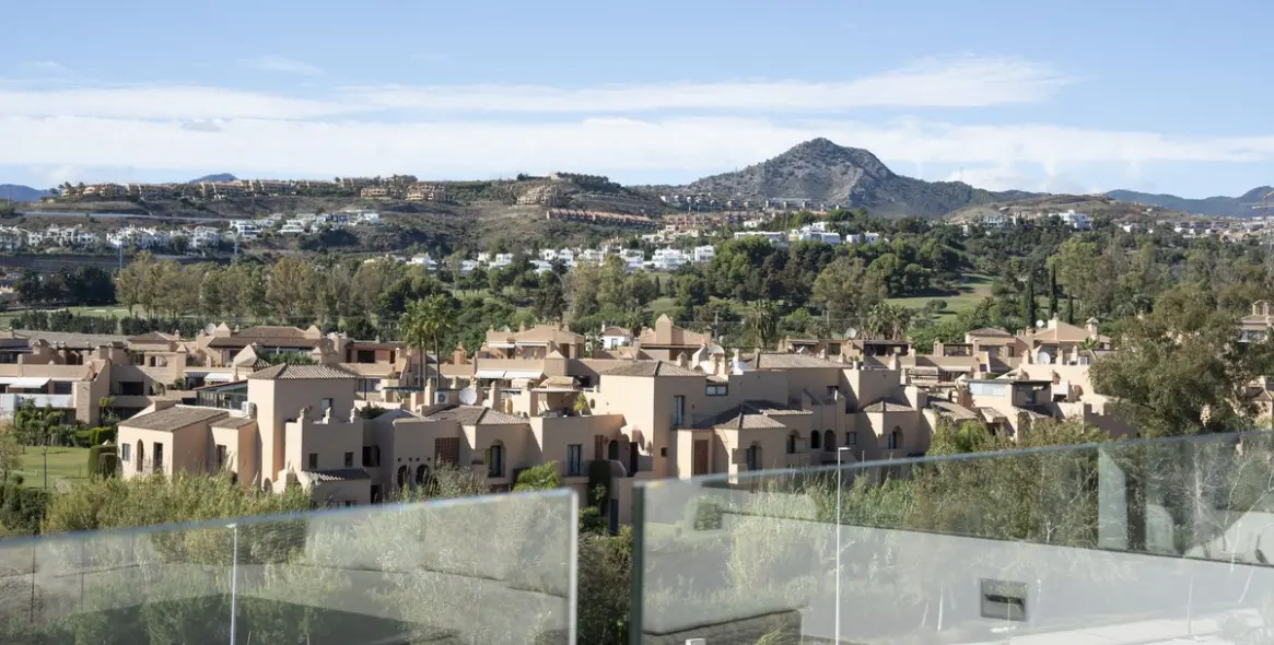 Краткосрочная аренда двухуровневого пентхауса в Estepona 27