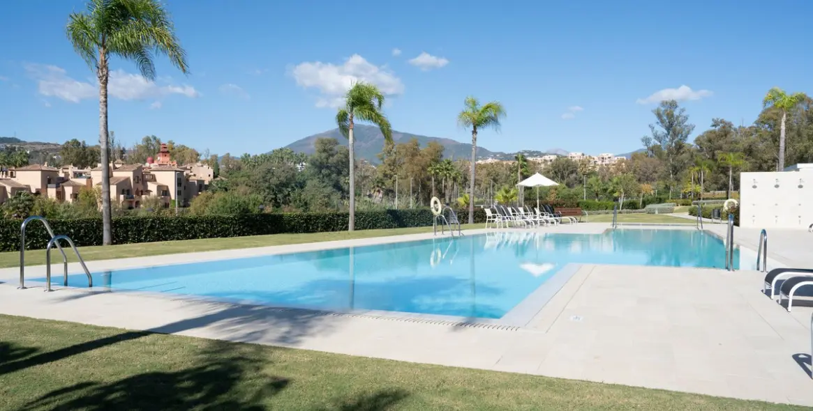 Краткосрочная аренда двухуровневого пентхауса в Estepona 29